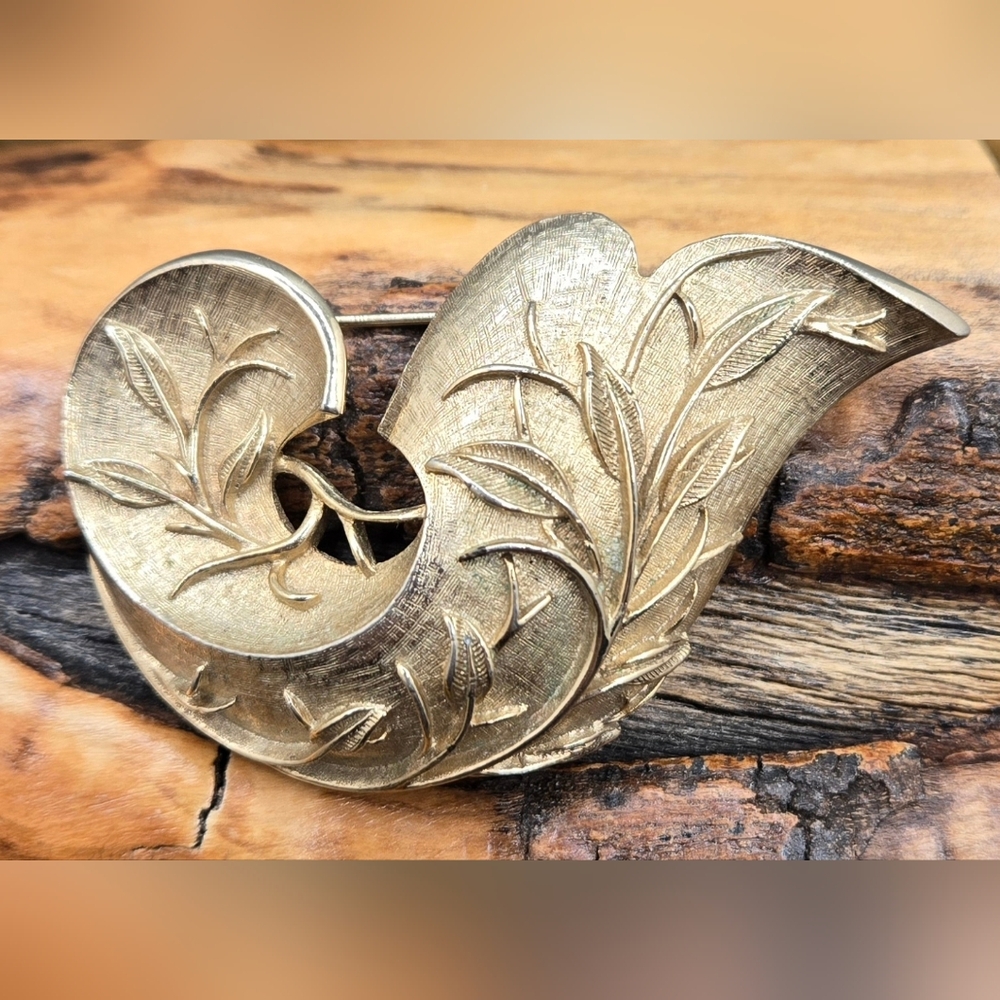 🌞 Sarah Coventry Brooch Brushed & Shiny Gold Tone Vintage Signed 2½" X 1½"